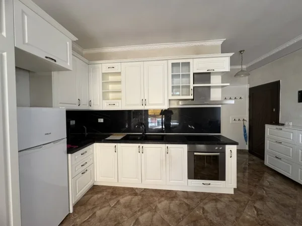 Tirane, jepet me qera apartament 2+1+Ballkon Kati 4, 100 m² 500 € (Teodor Keko)