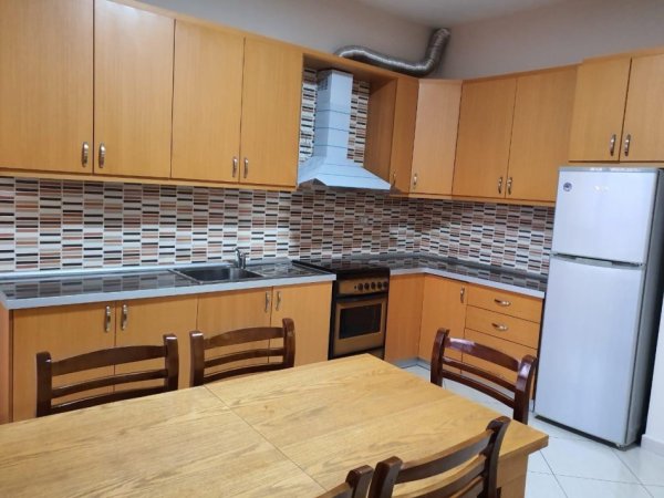 Tirane, shitet apartament 2+1+Aneks+Ballkon Kati 6, 116 m² 250.015 € (Rruga e Kavajes)