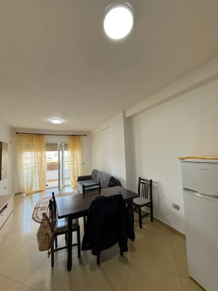Tirane, jepet me qera apartament 1+1+Ballkon Kati 4, 90 m² 450 € (astir)