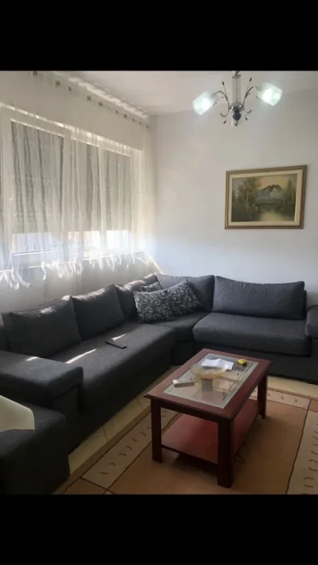 Tirane, jepet me qera apartament 1+1 Kati 4, 63 m² 420 € (xhamllik)
