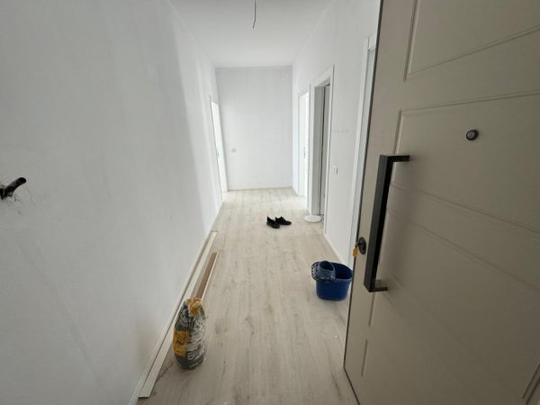 Tirane, jepet me qera ambjent biznesi Kati 3, 138 m² 700 € (ish fusha e aviacionit)
