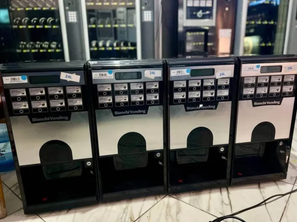 Durres, ofroj Shiten Distributor Automatik per Kafe dhe Snack ne Durres Gjithashtu disponojme edhe makineri per Cigare si dhe Expresa Gaia te markes Bianchi qe jane gati si te rinje dhe te pershtashem per restorante ,lokale,Bujtina ,Farmaci ,sht...