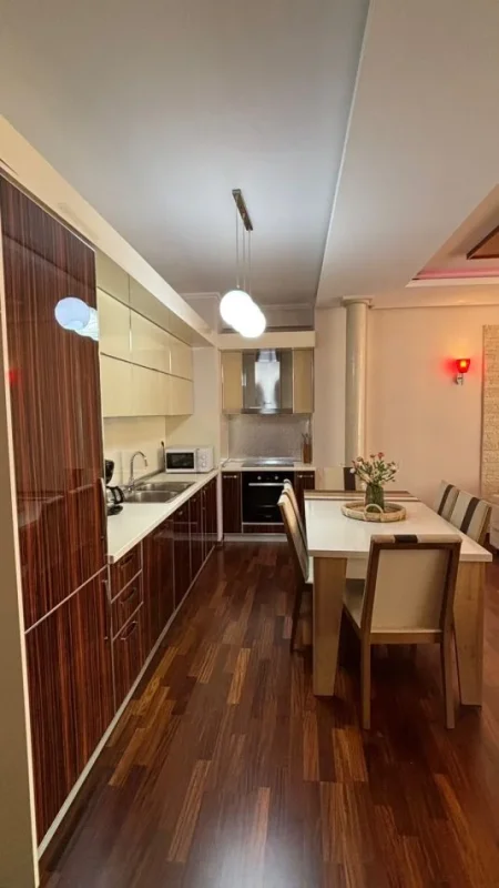 Tirane, jepet me qera apartament 2+1+Ballkon Kati 3, 110 m² 1.200 € (Prane Air Stadiumit Air Albania)