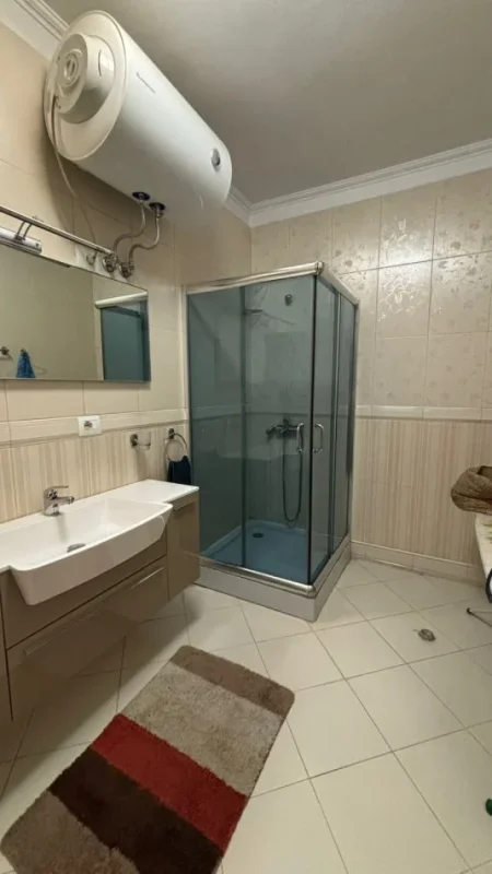 Tirane, jepet me qera apartament 2+1+Ballkon Kati 3, 110 m² 1.200 € (Prane Air Stadiumit Air Albania)