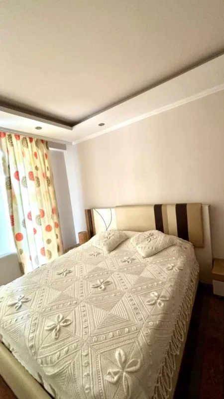 Tirane, jepet me qera apartament 2+1+Ballkon Kati 3, 110 m² 1.200 € (Prane Air Stadiumit Air Albania)