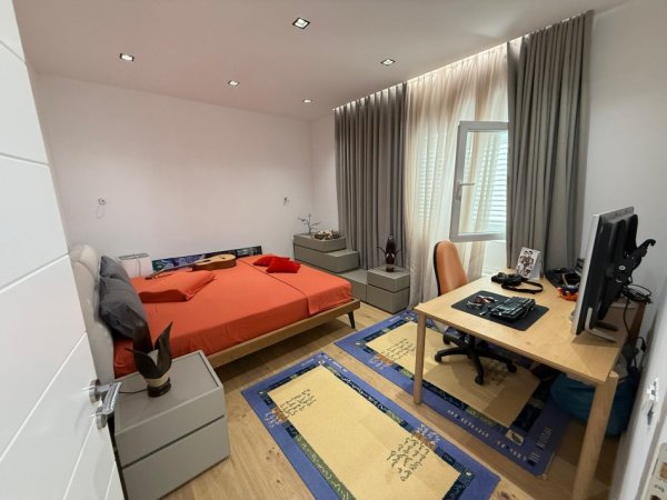 Tirane, jepet me qera apartament 2+1 Kati 3, 90 m² 1.000 € (qender tirane)