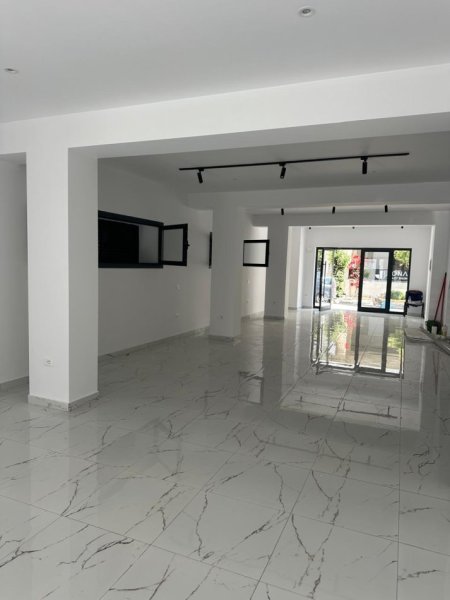 Durres, jepet me qera ambjent biznesi Kati 2, 202 m² 3.000 € (Muzeumi)