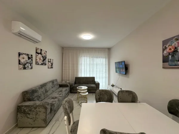 Tirane, Liste me oferta apartament 2+1+Ballkon Kati 6, 100 m² (Ish Fusha E Aviacionit)