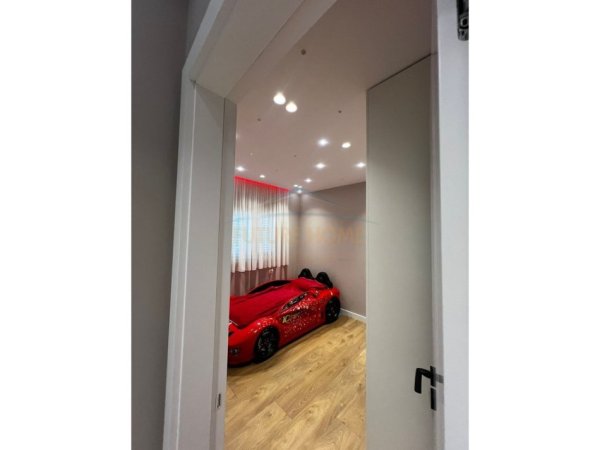 Tirane, shitet apartament 2+1 Kati 1, 84 m² 210.000 € (Fusha e Aviacionit)