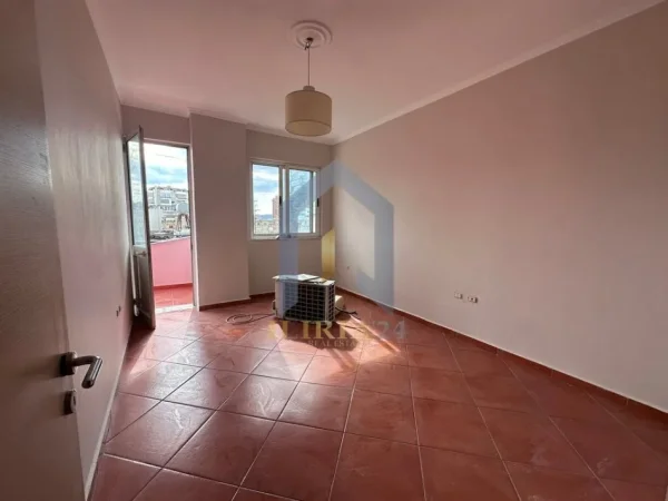 Tirane, jepet me qera 3+1+Aneks+Ballkon Kati 4, 122 m² 550 € ("Rruga e Elbasanit")