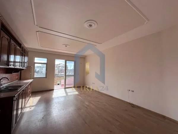 Tirane, jepet me qera 3+1+Aneks+Ballkon Kati 4, 122 m² 550 € ("Rruga e Elbasanit")