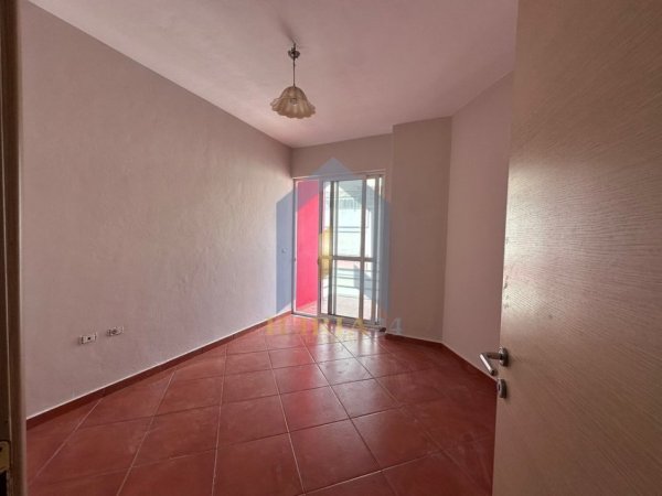 Tirane, jepet me qera 3+1+Aneks+Ballkon Kati 4, 122 m² 550 € (&quot;Rruga e Elbasanit&quot;)