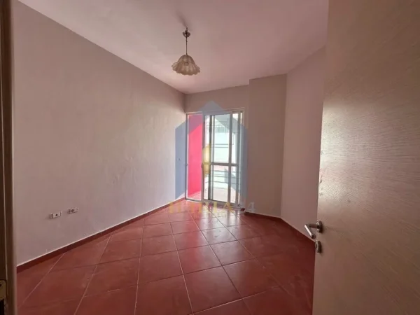Tirane, jepet me qera 3+1+Aneks+Ballkon Kati 4, 122 m² 550 € ("Rruga e Elbasanit")