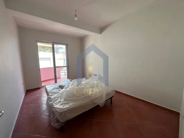 Tirane, jepet me qera 3+1+Aneks+Ballkon Kati 4, 122 m² 550 € ("Rruga e Elbasanit")