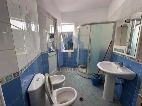 Tirane, jepet me qera 3+1+Aneks+Ballkon Kati 4, 122 m² 550 € ("Rruga e Elbasanit")