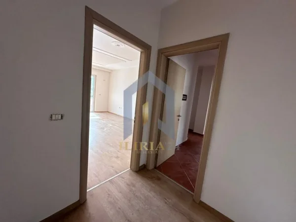 Tirane, jepet me qera 3+1+Aneks+Ballkon Kati 4, 122 m² 550 € ("Rruga e Elbasanit")