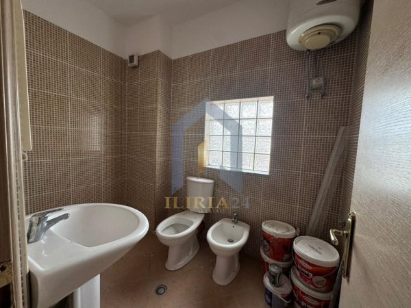 Tirane, jepet me qera 3+1+Aneks+Ballkon Kati 4, 122 m² 550 € (&quot;Rruga e Elbasanit&quot;)