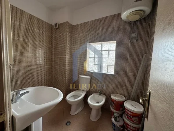 Tirane, jepet me qera 3+1+Aneks+Ballkon Kati 4, 122 m² 550 € ("Rruga e Elbasanit")