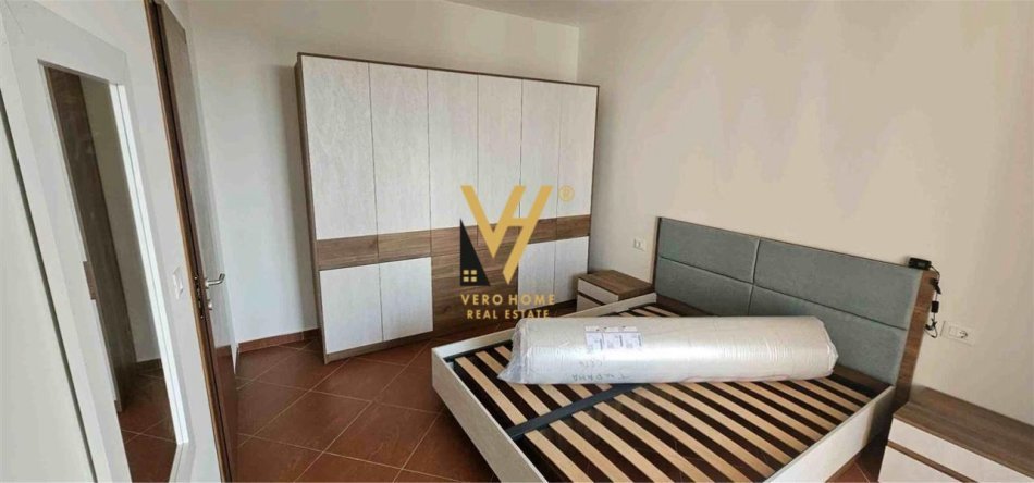 Tirane, jepet me qera apartament 1+1+Ballkon Kati 8, 55 m² 520 € (STACIONI I TRENIT)