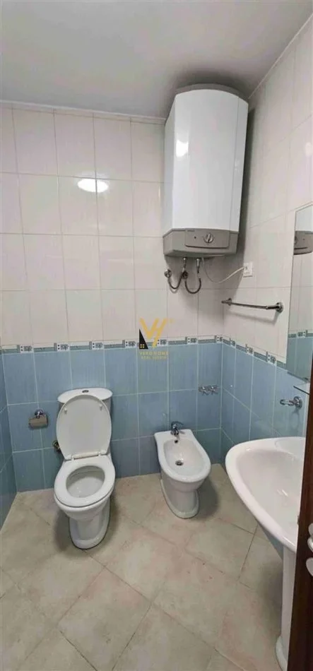 Tirane, jepet me qera apartament 1+1+Ballkon Kati 8, 55 m² 520 € (STACIONI I TRENIT)