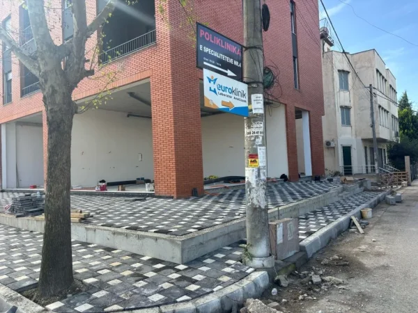 Tirane, shitet ambjent biznesi Kati 0, 74 m² 222.000 € (paskuqan)