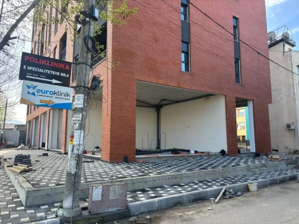 Tirane, shitet ambjent biznesi Kati 0, 74 m² 222.000 € (paskuqan)