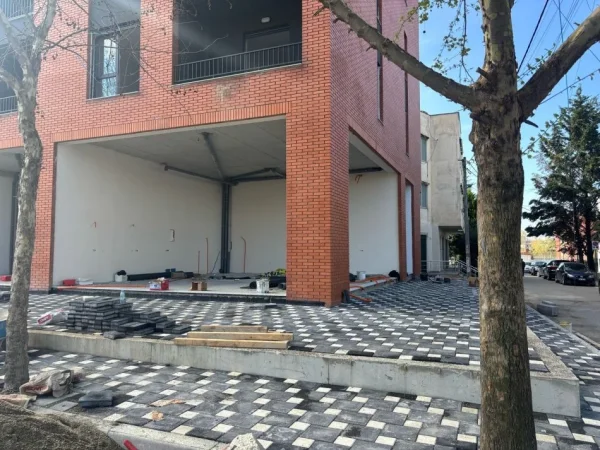 Tirane, shitet ambjent biznesi Kati 0, 74 m² 222.000 € (paskuqan)