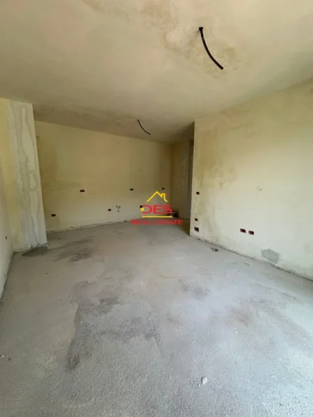 Vlore, shitet apartament 1+1+Ballkon Kati 9, 77 m² (Rruga Reshat Osmani)