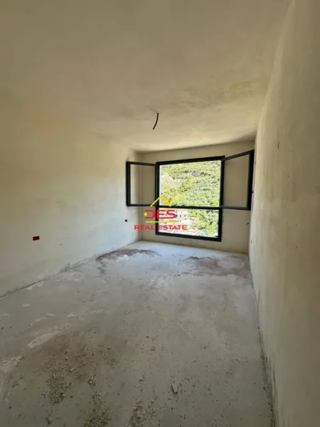 Vlore, shitet apartament 1+1+Ballkon Kati 9, 77 m² (Rruga Reshat Osmani)