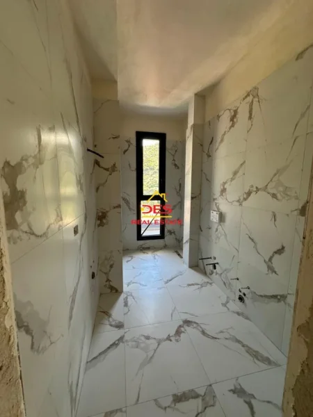 Vlore, shitet apartament 1+1+Ballkon Kati 9, 77 m² (Rruga Reshat Osmani)