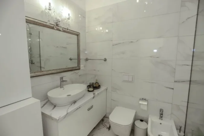 Tirane, jepet me qera apartament 1+1+Ballkon Kati 6, 78 m² 800 € (rruga e Kavajes)