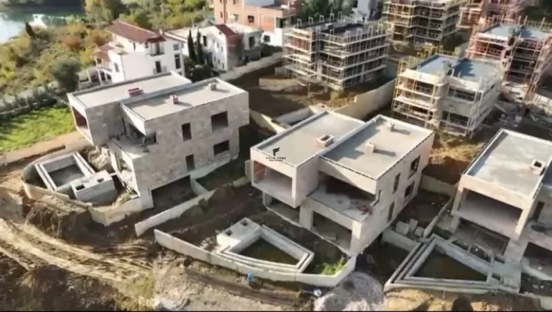 Tirane, shitet Vile 3 Katshe Kati 3, 660 m² 1.200.000 € (LIQENI I FARKES)