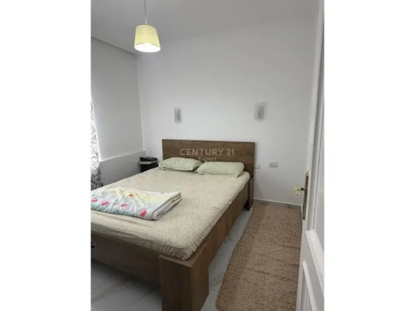 Tirane, jepet me qera apartament 1+1 Kati 3, 52 m² 650 € (Sheshi Willson)