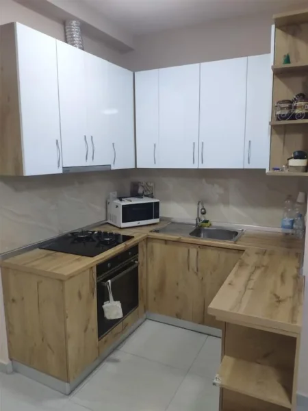 Tirane, jepet me qera apartament 2+1+Ballkon Kati 3, 75 m² 500 € (Ali dem)