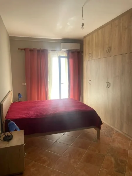 Tirane, jepet me qera apartament 2+1 Kati 4, 98 m² 600 € (Liqeni i Thate)
