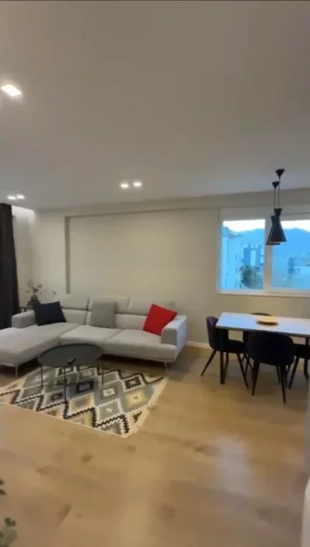 Tirane, shitet apartament 2+1+Ballkon Kati 3, 93 m² 265.000 € (Liqeni That)