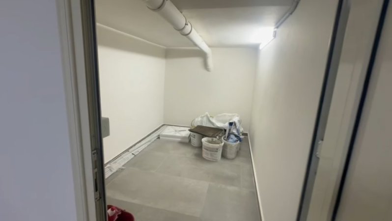 Tirane, shitet ambjent biznesi Kati -1, 130 m², 390.000 €