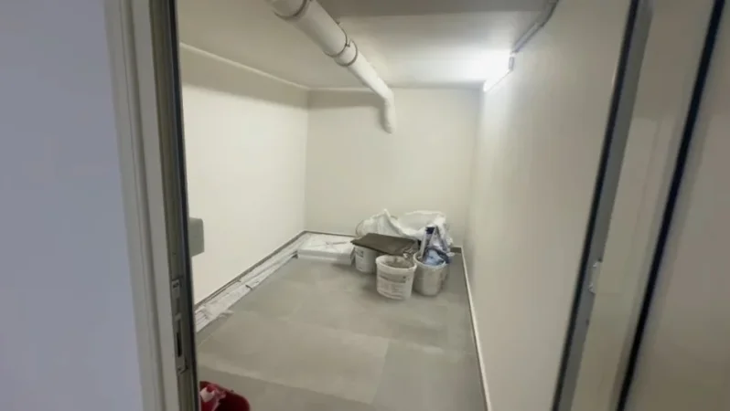 Tirane, shitet ambjent biznesi Kati -1, 130 m²