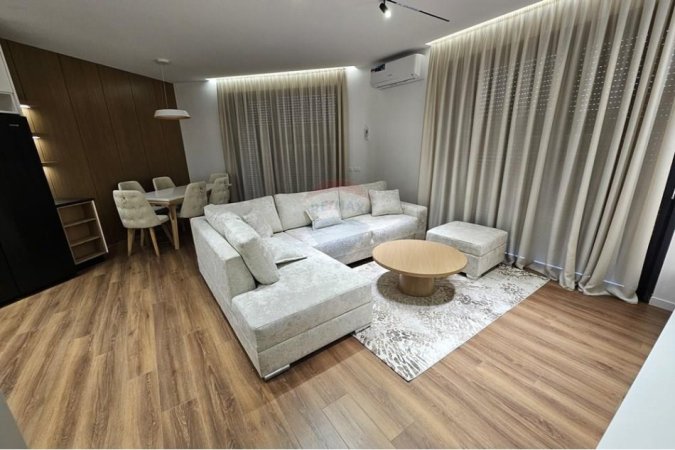 Tirane, jepet me qera apartament 2+1 Kati 2, 117 m² 1.300 € (liqeni i thate)