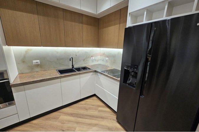Tirane, jepet me qera apartament 2+1 Kati 2, 117 m² 1.300 € (liqeni i thate)