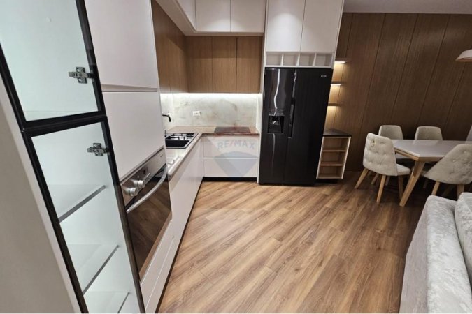 Tirane, jepet me qera apartament 2+1 Kati 2, 117 m² 1.300 € (liqeni i thate)