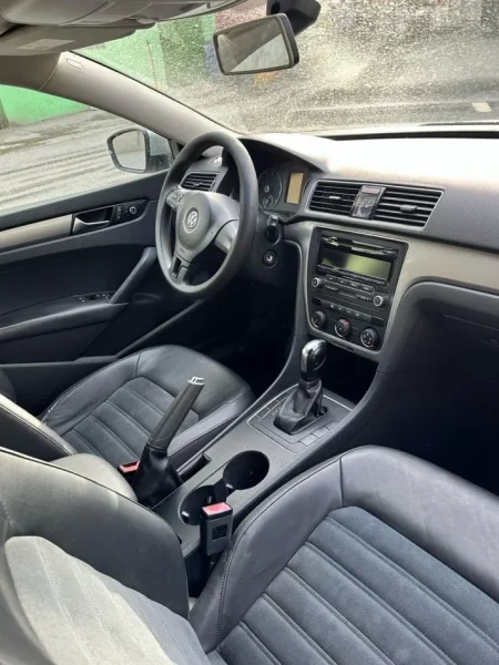 Tirane, shitet makine Volkswagen Passat , automatik 2.400 km 5.500 €