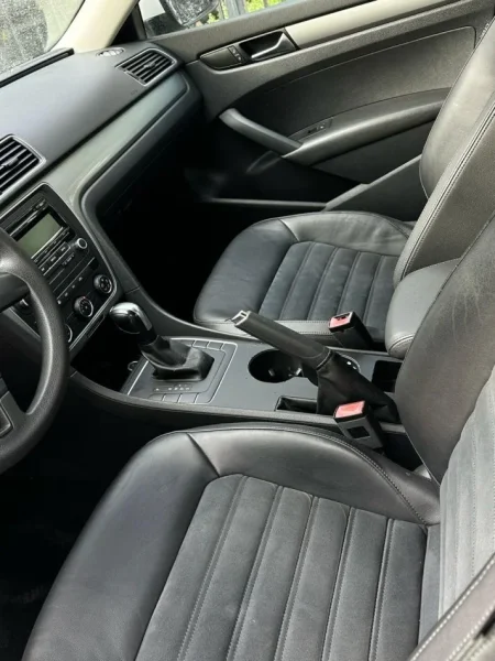 Tirane, shitet makine Volkswagen Passat , automatik 2.400 km 5.500 €