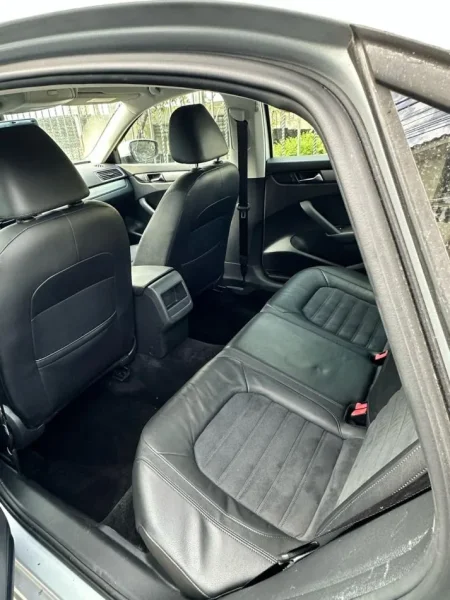 Tirane, shitet makine Volkswagen Passat , automatik 2.400 km 5.500 €