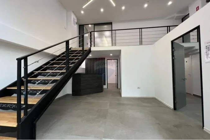 Tirane, jepet me qera ambjent biznesi Kati 0, 270 m² 2.700 € (Qender)