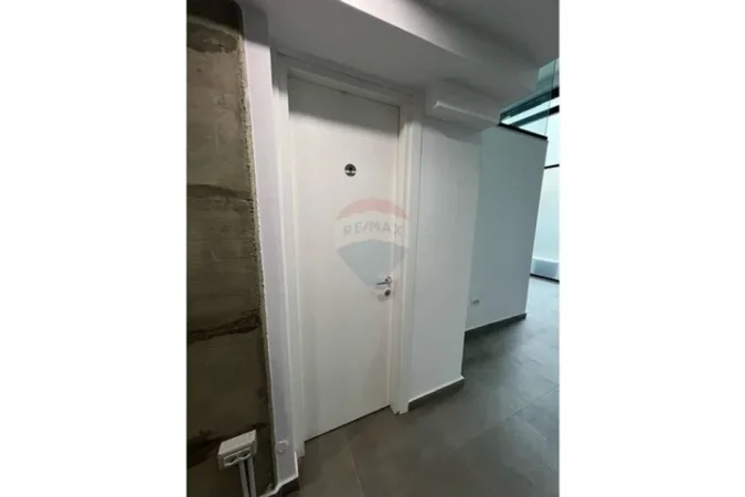 Tirane, jepet me qera ambjent biznesi Kati 0, 270 m² 2.700 € (Qender)