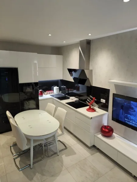 Tirane, jepet me qera apartament 2+1+Aneks+Ballkon Kati 17, 110 m² 1.600 € (Ambasador 3)