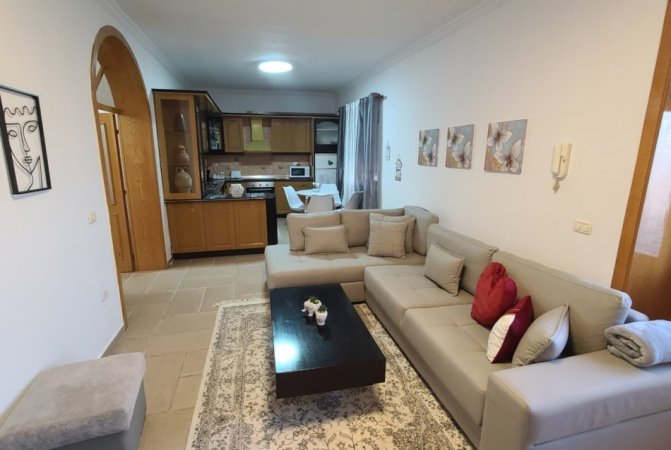 Tirane, jepet me qera apartament 2+1 Kati 3, 100 m² 620 € (Rruga Qemal Stafa)
