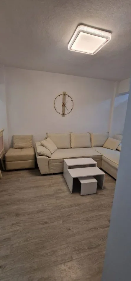 Tirane, jepet me qera apartament 2+1 Kati 1, 75 m² 500 € (rruga e Durresit)