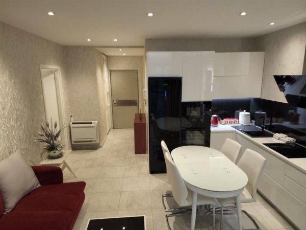 Tirane, jap me qera apartament 2+1+Ballkon Kati 19, 115 m² 1.600 € (stadiumi air albania)